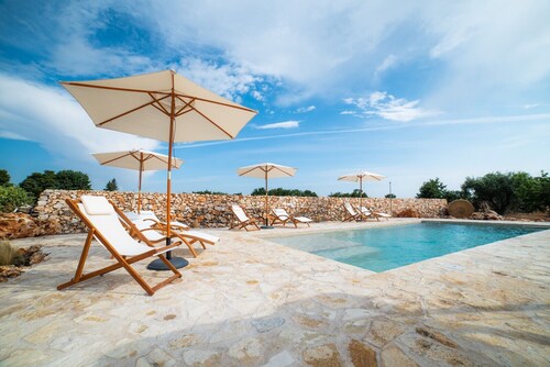 Villa 'Mario Pool and Relax' with Private Pool, Wi-Fi and Air Conditioning