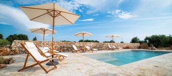 Villa 'Mario Pool and Relax' with Private Pool, Wi-Fi and Air Conditioning