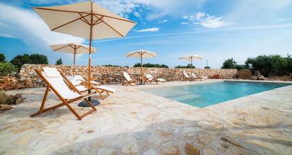 Villa 'Mario Pool and Relax' with Private Pool, Wi-Fi and Air Conditioning