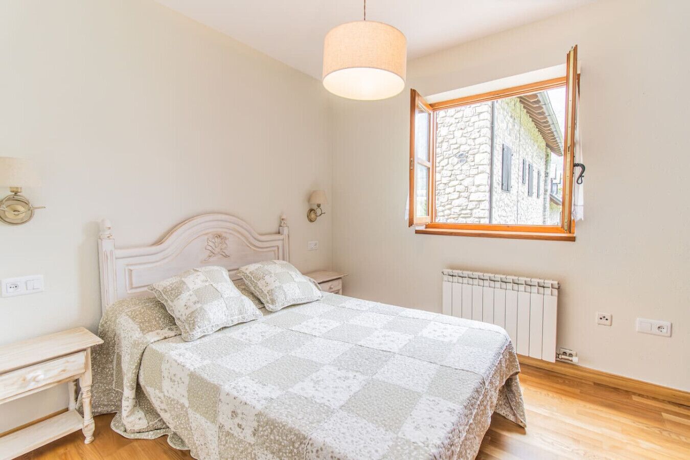 2 chambres, fer et planche à repasser, Wi-Fi, draps fournis