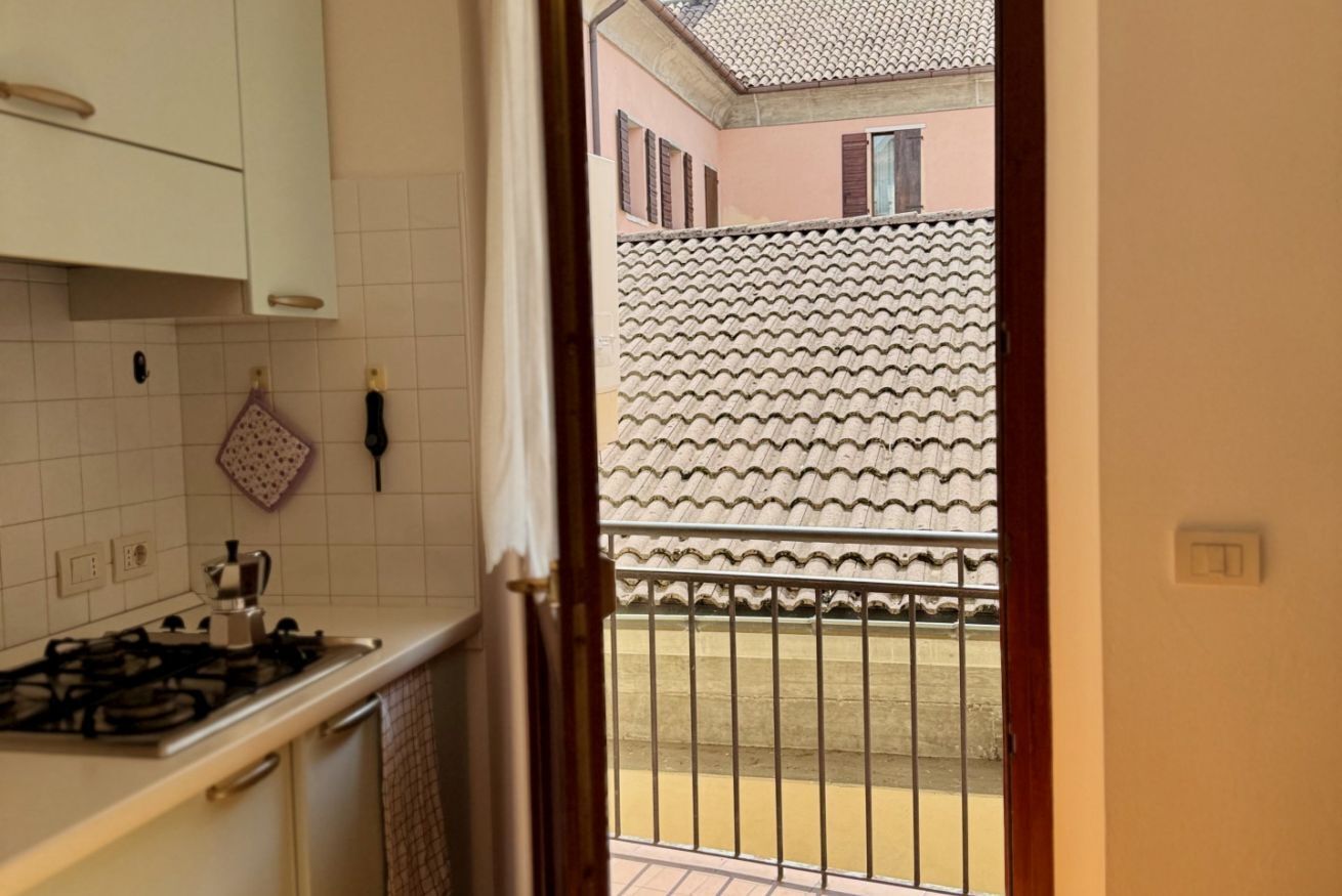 Réfrigérateur, micro-ondes, plaque de cuisson, cafetière/bouilloire