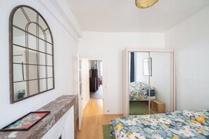 1 bedroom, desk, iron/ironing board, WiFi - Superb Notre-Dame apartment (Paris)