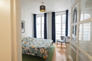 1 bedroom, desk, iron/ironing board, WiFi - Superb Notre-Dame apartment (Paris)