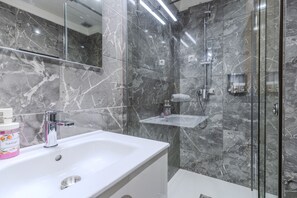 Unclassified image, 5 of 60, button