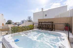 Bain à remous extérieur