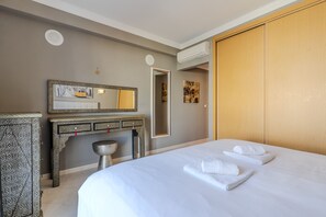 4 bedrooms, iron/ironing board, free WiFi, bed sheets