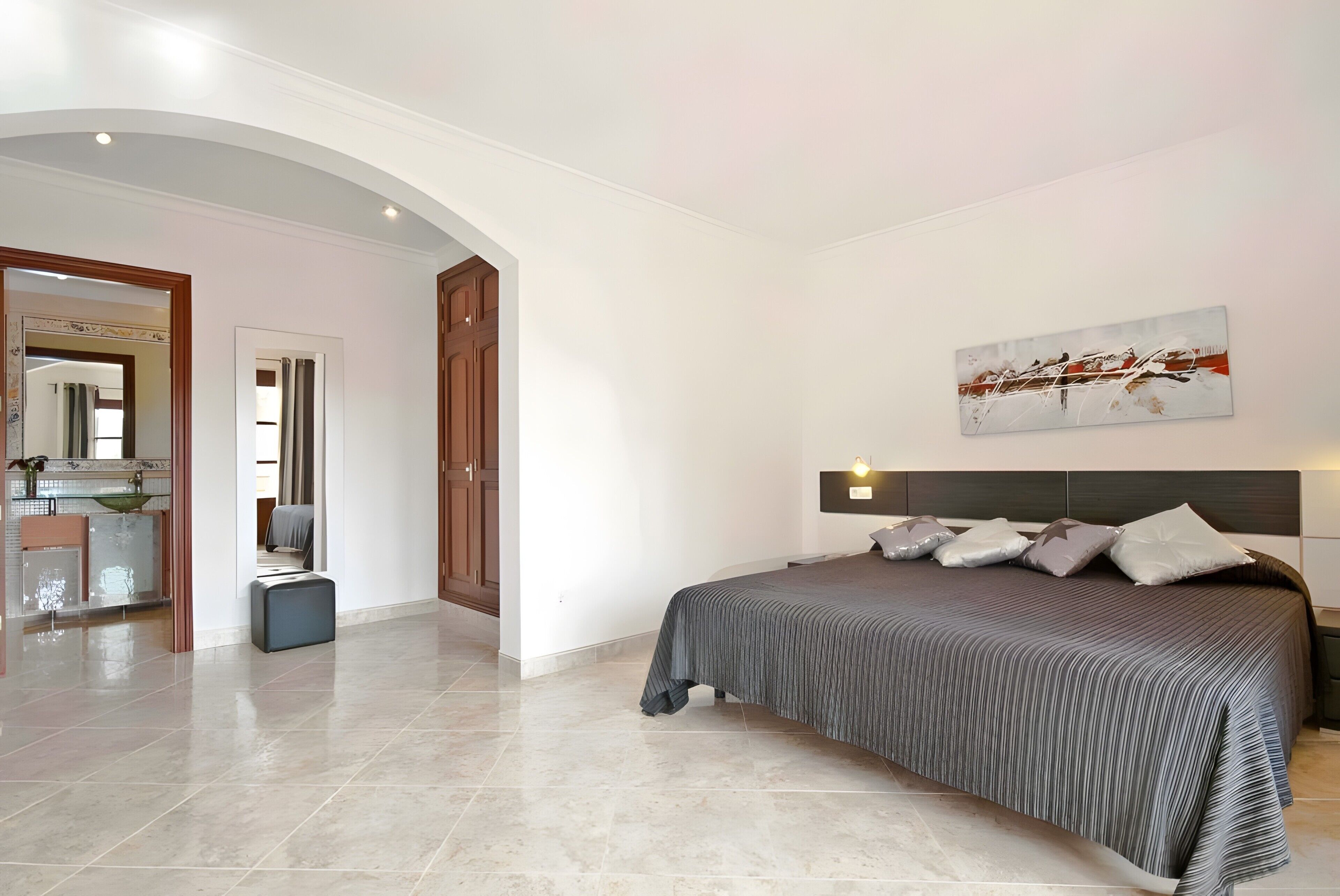 4 chambres, fer et planche à repasser, Wi-Fi, draps fournis