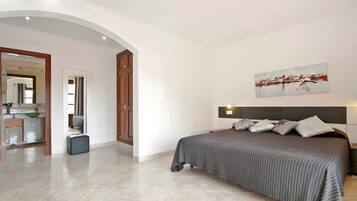 4 chambres, fer et planche Ă repasser, Wi-Fi, draps fournis