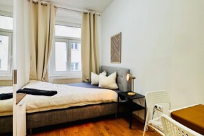 1 bedroom, bed sheets