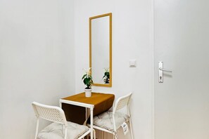 Interior - Lovely Room in a Shared Apt. Close to Stadthalle (Vienna)