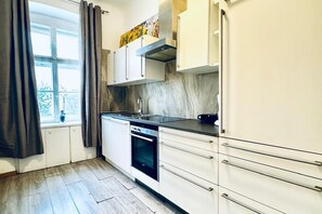 Fridge, oven, stovetop, electric kettle