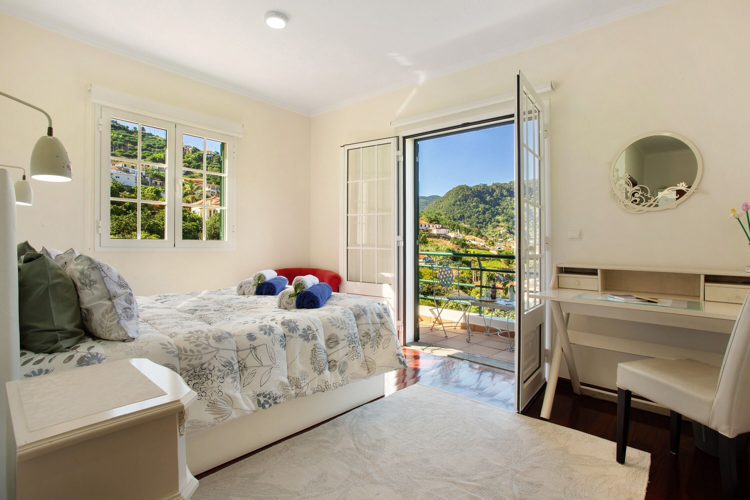 4 室のベッドルーム、アイロン / アイロン台、WiFi、ベッドシーツ