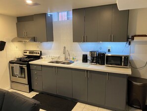 Microwave, oven, stovetop, cookware/dishes/utensils