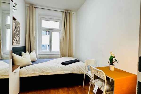 1 bedroom, bed sheets