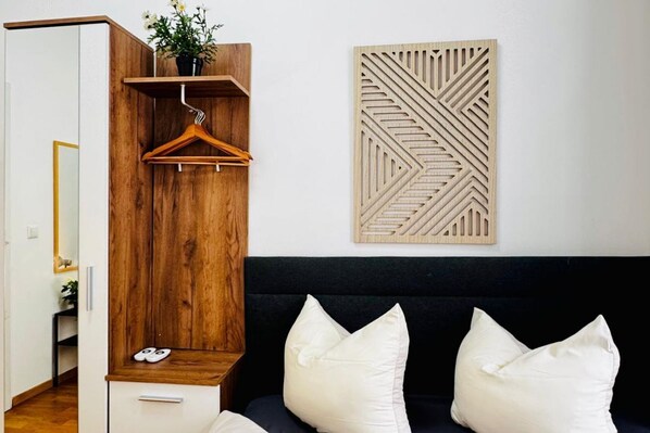 1 bedroom, bed sheets