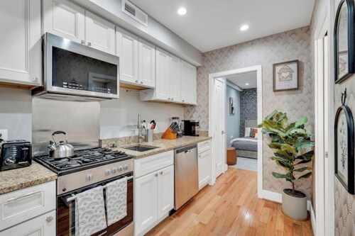 DC Living 1BR Escape Walk to Food & Fun