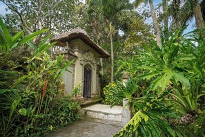 Deluxe Villa, Patio | Garden view