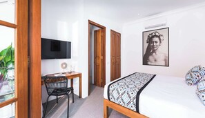1 habitación, tabla de planchar con plancha, wifi y ropa de cama 