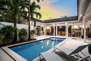 Pool - Elegant Designer's Villa Walk to FINNS Beach Club (Dalung)