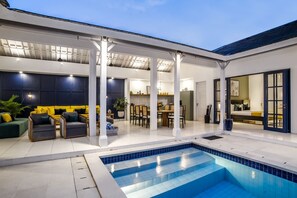 Pool - Elegant Designer's Villa Walk to FINNS Beach Club (Dalung)