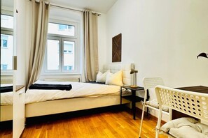 1 bedroom, bed sheets