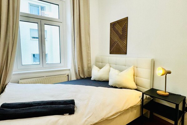 1 bedroom, bed sheets