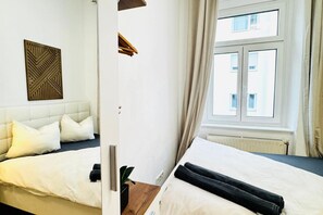 1 bedroom, bed sheets