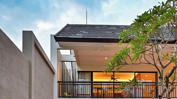 A modern two-story house with a swimming pool, a balcony, and a well-lit interior. - Closed Living Room Villa The Cabana in Seminyak (Seminyak)