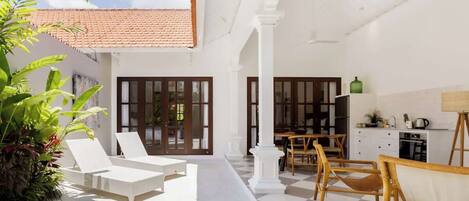 تناول الطعام بالخارج