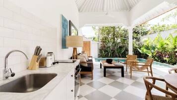 Fridge, stovetop, coffee/tea maker, highchair