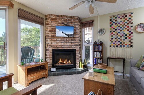 Bridges Resort Condo with Pools, Hot Tub & Sugarbush Access