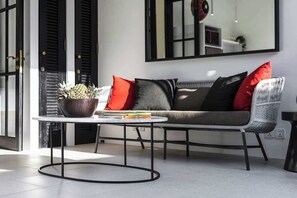 TV - Villa Saffron – Walk to Seminyak's Best Cafe Shop (Kerobokan Kelod)