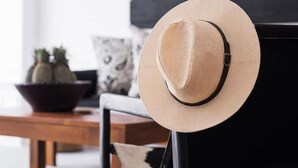 A hat on a stand in a room with a modern design, including a wooden table and a leather rug. - Walk around Seminyak Petitenget from 1BR PoolVilla (Kerobokan Kelod)