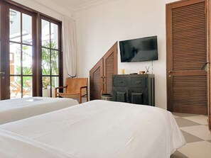 3 bedrooms, iron/ironing board, WiFi, bed sheets