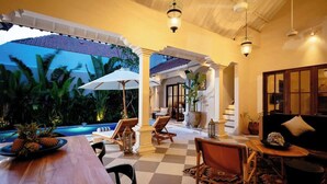 A well-lit indoor space with a pool, outdoor seating, and a checkered floor. - Comfort 3BR Soleh Walk to Shops & Beach Seminyak (Kerobokan Kelod)