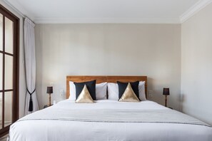 3 bedrooms, iron/ironing board, WiFi, bed sheets