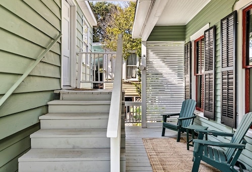 Historic Cottage • Walk to Beach! • 5mins to Strand/Cruise Port & UTMB