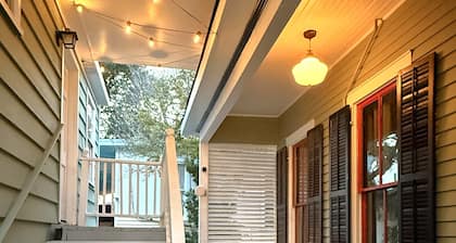 Walk to Beach! • Historic Cottage • 5mins Strand/Cruise Port w Driveway Parking