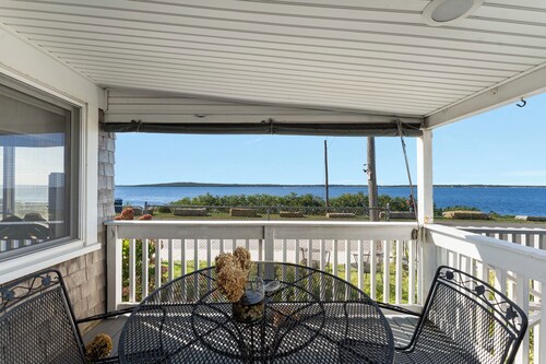 Waterfront Cottage On Mount Hope Bay