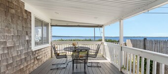 Waterfront Cottage On Mount Hope Bay
