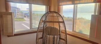 Waterfront Cottage On Mount Hope Bay