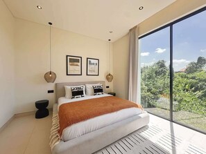2 habitaciones, tabla de planchar con plancha y ropa de cama