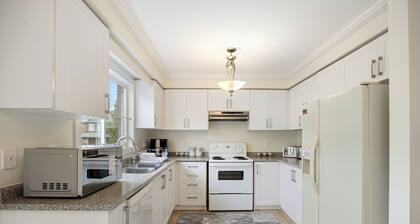 Entire Spacious 5BR Home 6 Beds, 3.5BA, Wi-Fi, 6 TVs, Parking & BBQ