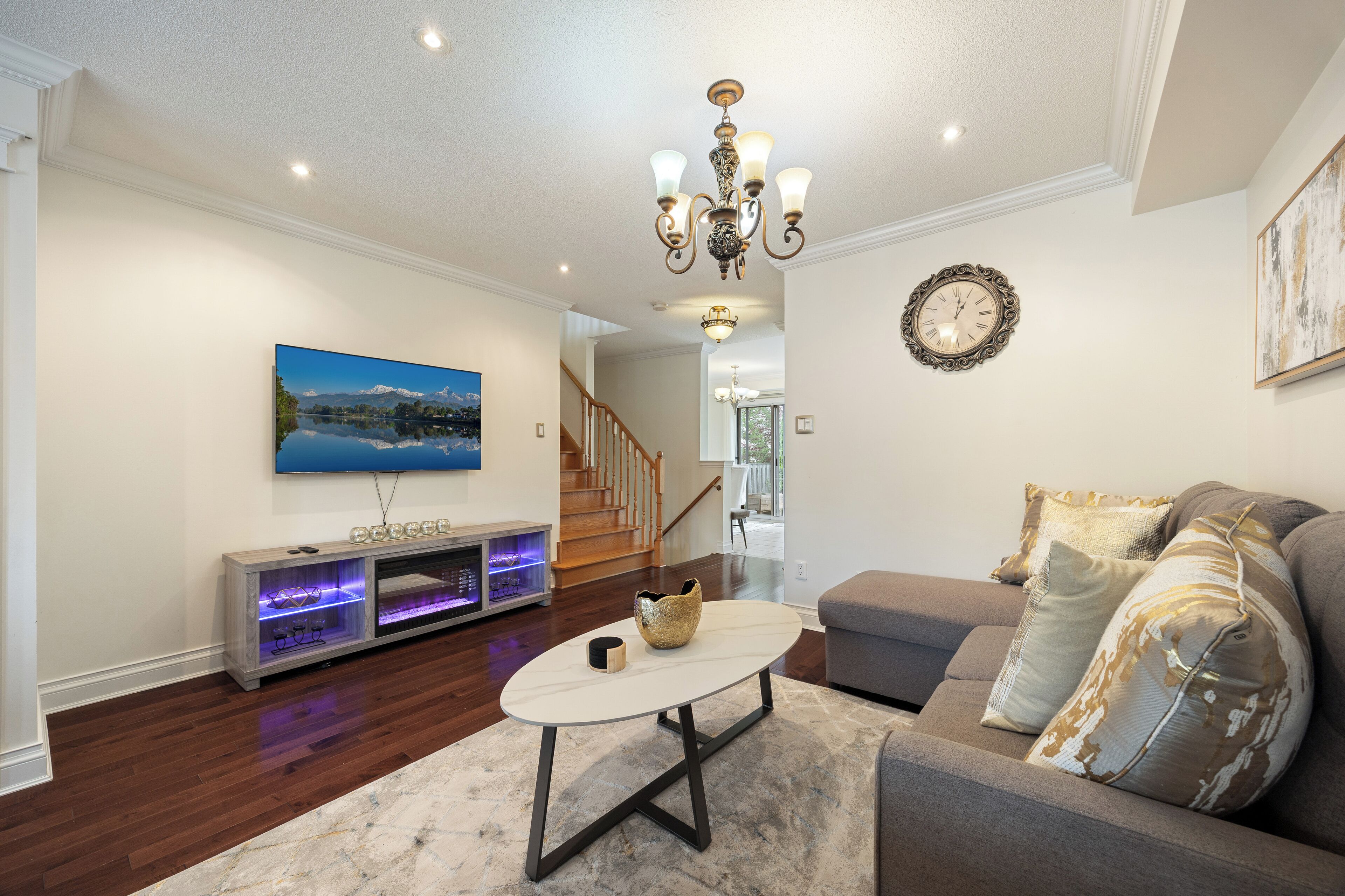 Télévision, cheminée