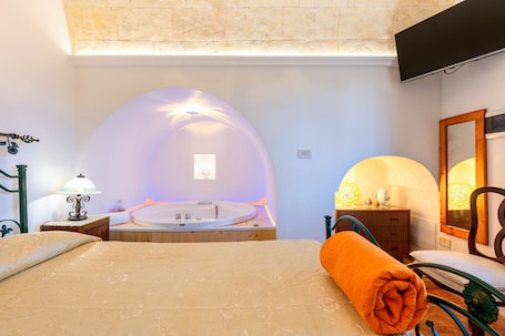 2 bedrooms, iron/ironing board, WiFi, bed sheets. Villa 'Martina' with Private Pool, Wi-Fi and Air Conditioning