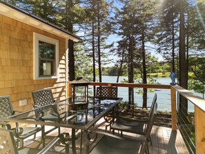 Outdoor dining - Waterfront Cottage in Maine | Seegar Camp, Sunny 2 (Tenants Harbor)