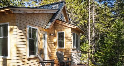 Lindquist Cottage | Waterfront Studio with King Bed, Deck & Shoreline Access