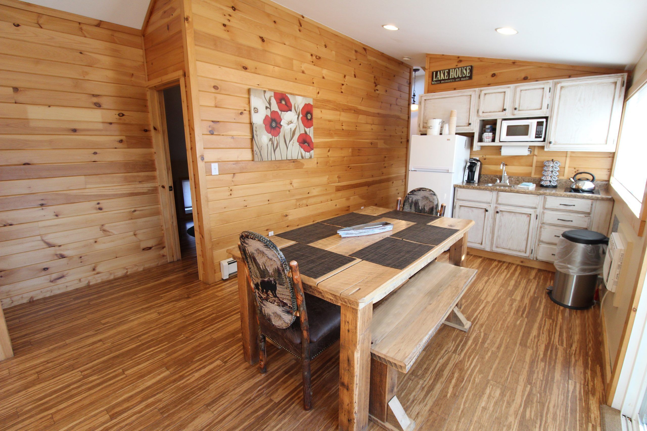 Suite familiar, vista al lago | Cocineta privada | Refrigerador con congelador y microondas 