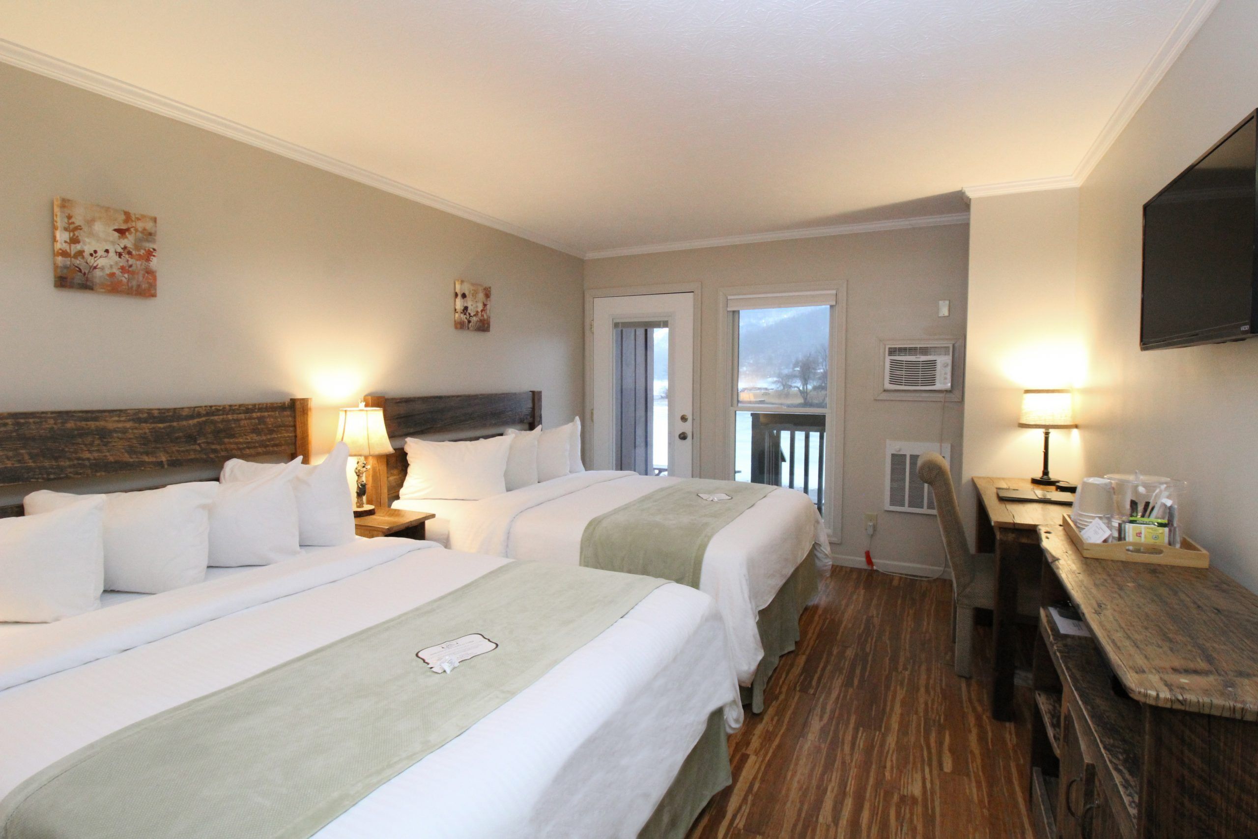 Habitación doble estándar, vista al lago | Ropa de cama hipoalergénica, edredón y decoración personalizada 