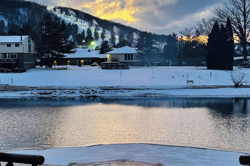 LakeFront Lodge